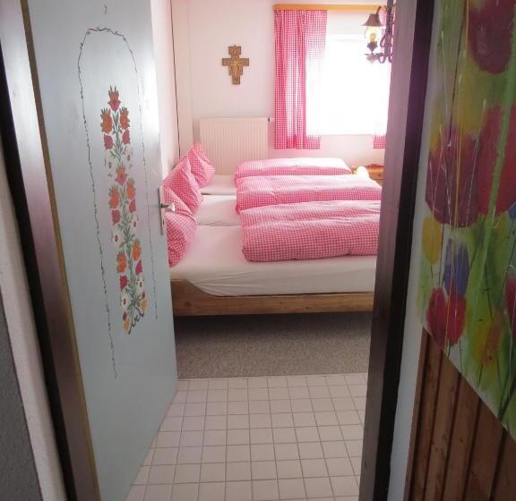 스탠다드 트리플 발코니 룸, Gästehaus Huber   Traditional Sixties Hostel