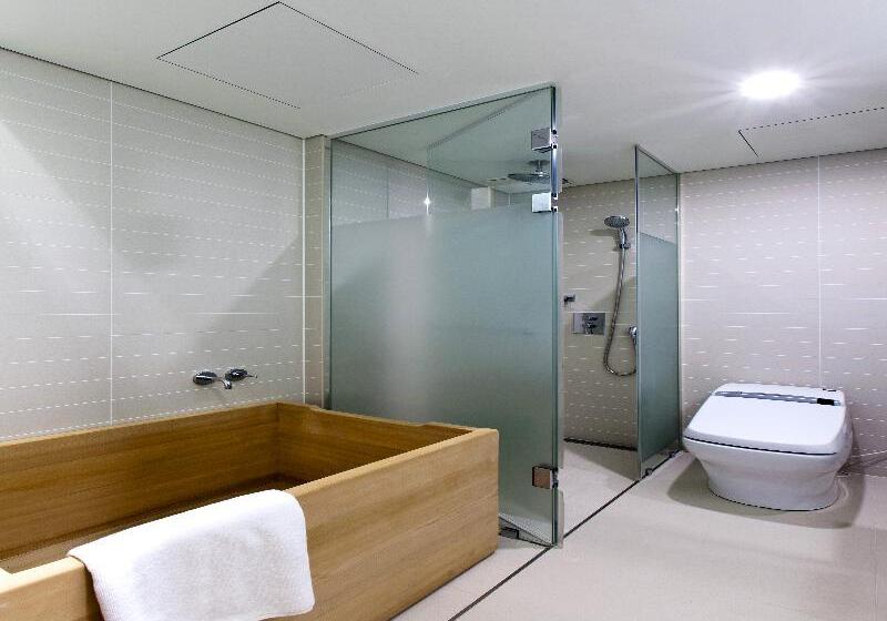 Трехместный Номер Deluxe, Sotetsu Hotels The Splaisir Seoul Myeongdong