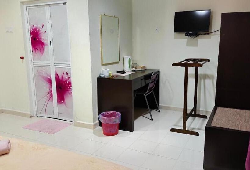 اتاق استاندارد سه تخته با بالکن, Huda Inn