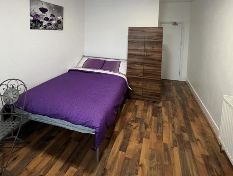 Дом 1 Спальня, Woodgreen House