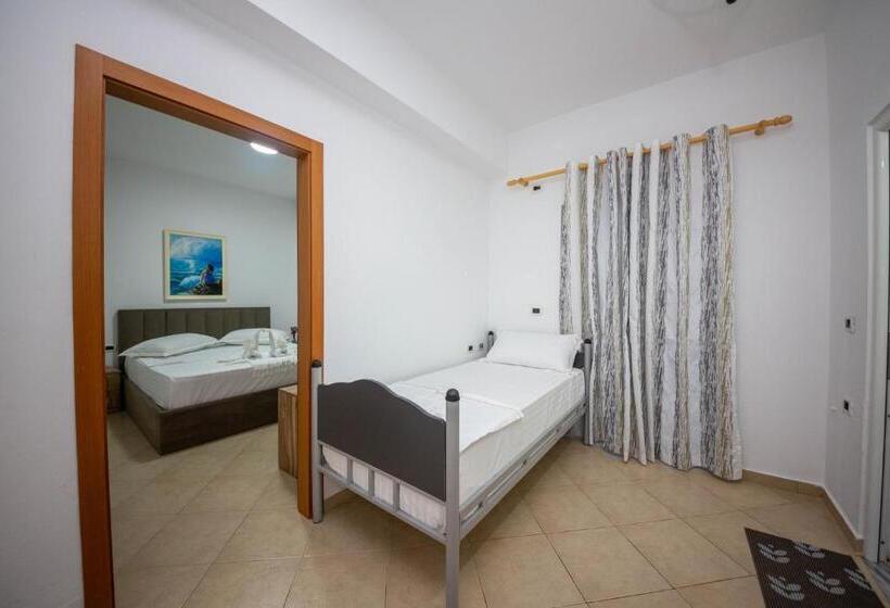Standard Triple Room with Balcony, Vila Era Ksamil
