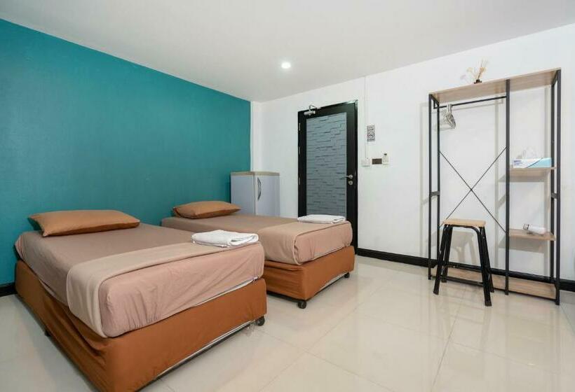 家庭间, Black Pantera Hostel