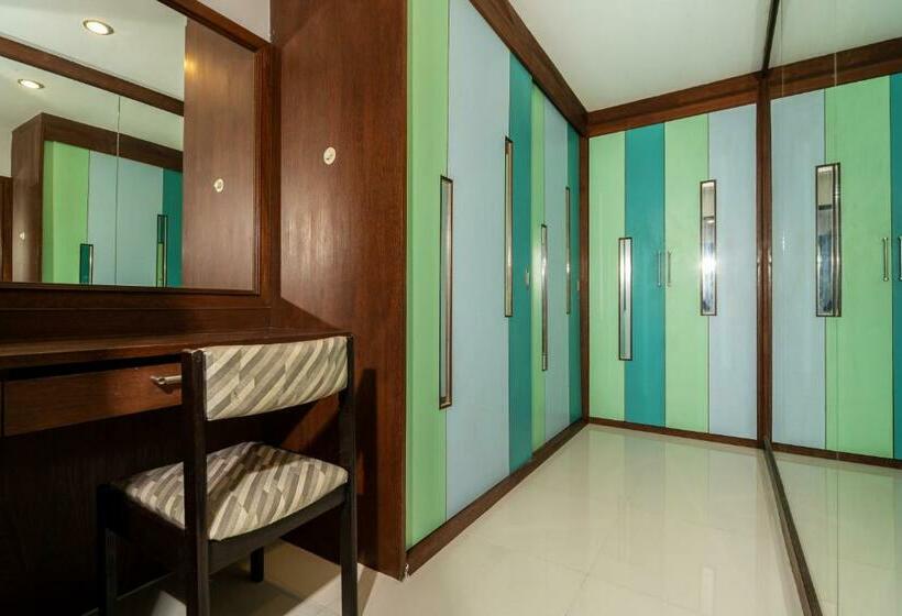 家庭间, Black Pantera Hostel
