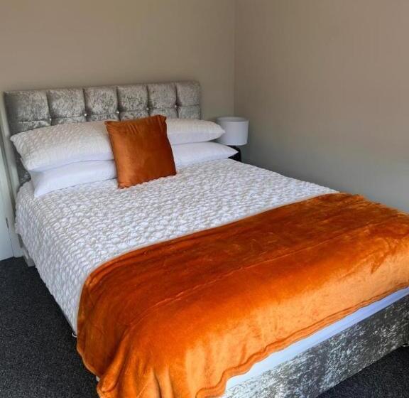 חדר סטנדרט לארבעה, The Coral 66 Guest House Southampton