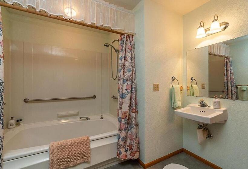 Люкс Кровать Кинг, Turtle Rocks Oceanfront Inn