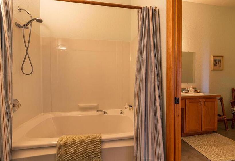 Люкс Кровать Кинг, Turtle Rocks Oceanfront Inn