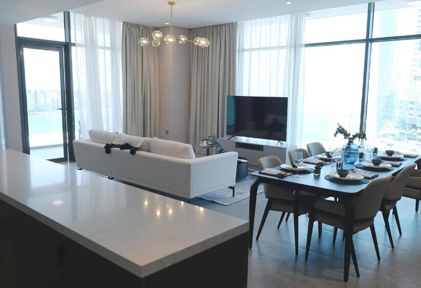 2 Bedrooms Apartment City View, Charthouse Bahrain