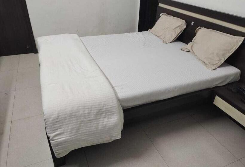 اتاق کلاسیک سه تخته, Spot On Hotel The Annie