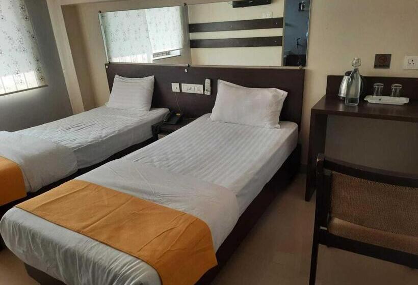 اتاق کلاسیک سه تخته, Spot On Hotel The Annie