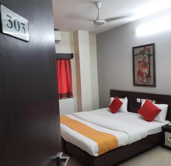 اتاق کلاسیک سه تخته, Spot On Hotel The Annie