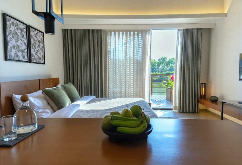 Номер Стандарт Вид на Озеро, Life At Repose  Lake Villas Resort & Club