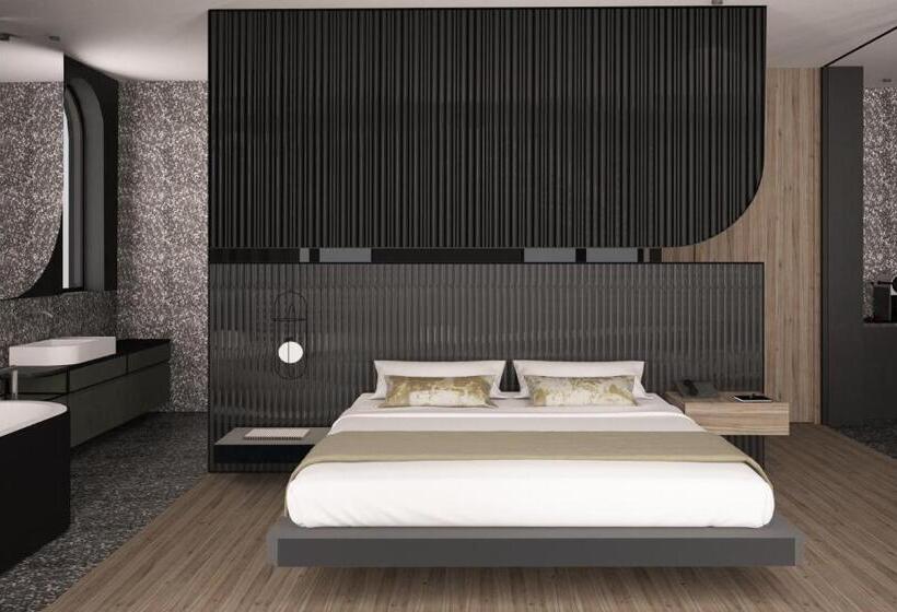 Suite with lake view, Al Caminetto Worldhotels Crafted Adults Only