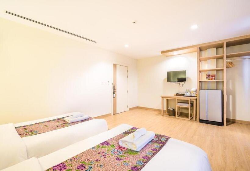 Camera Deluxe, Baan Suwantawe