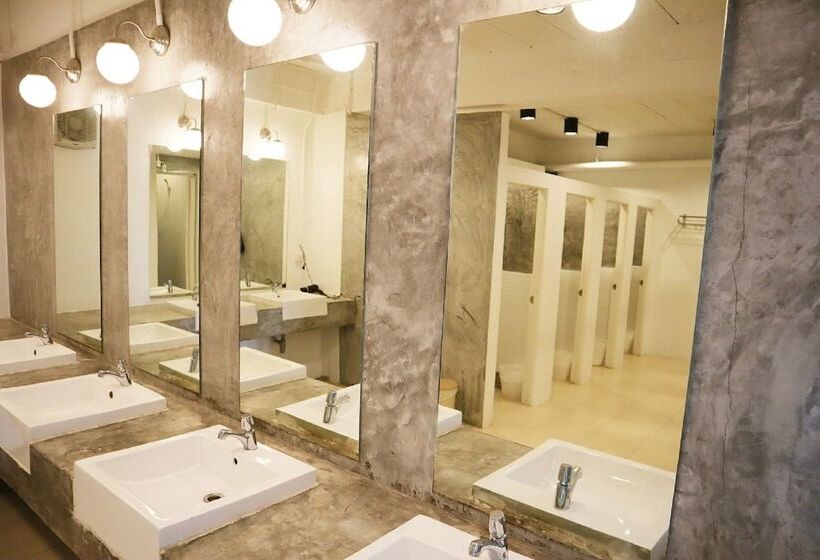 Кровать в Многоместном Номере с Общей Ванной, Irest Ao Nang