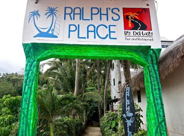디럭스 패밀리 룸, Ralph S Place