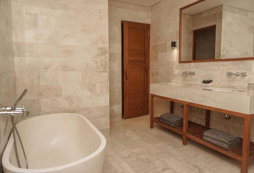 Номер Deluxe Вид на Море с Балконом, Sanglung Villas & Suites