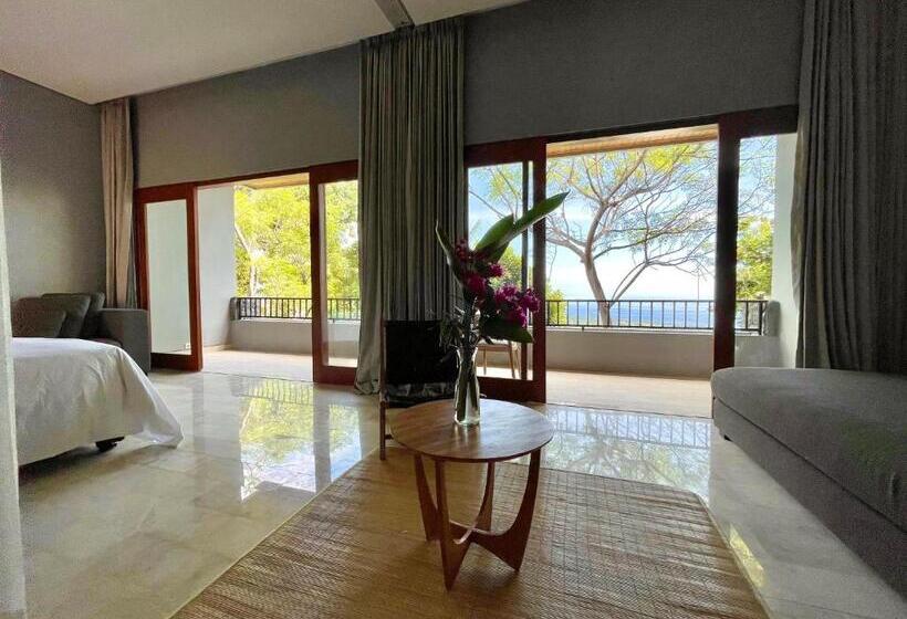 Номер Deluxe Вид на Море с Балконом, Sanglung Villas & Suites