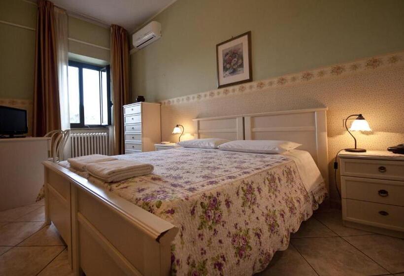 Номер Стандарт Трехместный, La Villa