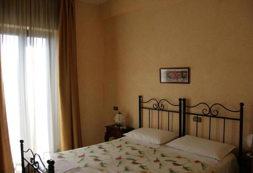 Номер Стандарт Трехместный, La Villa