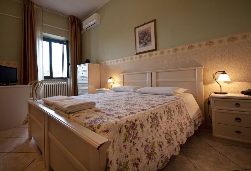 Номер Стандарт Трехместный, La Villa