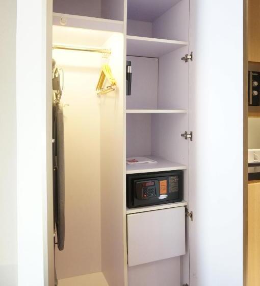 Deluxe Studio, Ra Premiere Simatupang