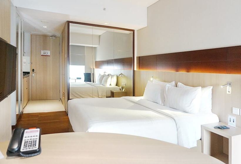 Standard Studio, Ra Premiere Simatupang