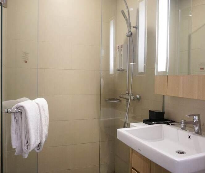 Executive Svit, Ra Premiere Simatupang