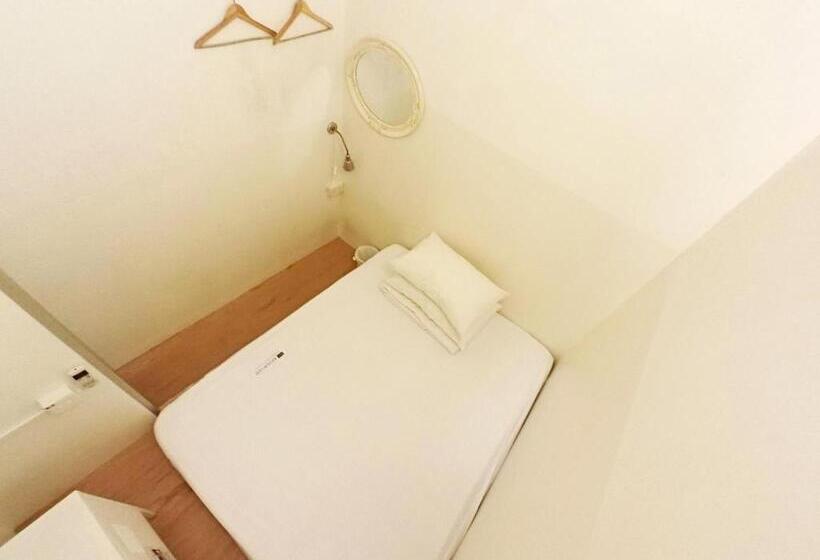 اتاق استاندارد با سرویس بهداشتی مشترک, Blanc Inn   Hostel