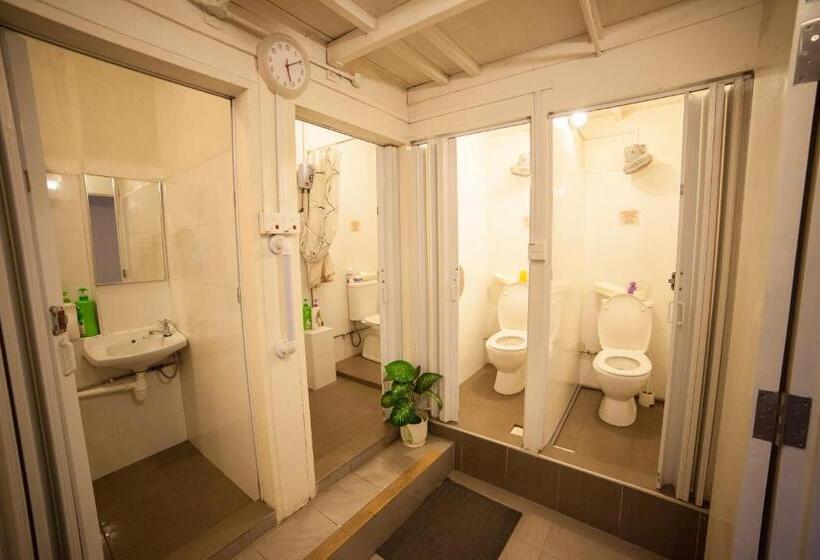 اتاق خانوادگی با سرویس بهداشتی مشترک, Blanc Inn   Hostel