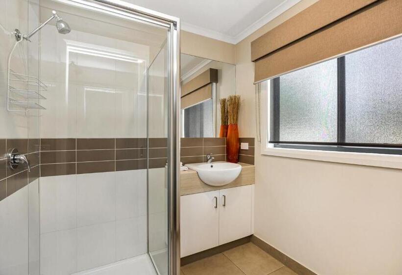 Апартаменты 2 Спальни, National Hotel Complex Bendigo