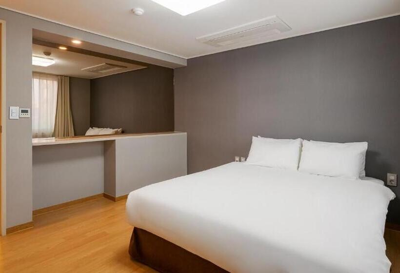 Полулюкс, Pampas Hotel Jeju
