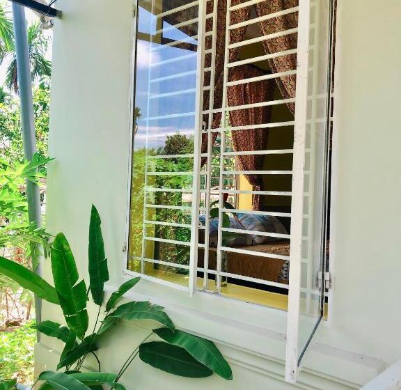 اتاق لوکس با بالکن, Longan Homestay
