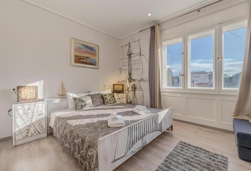 اتاق لوکس با چشم‌انداز شهر, Metropole Luxury Rooms