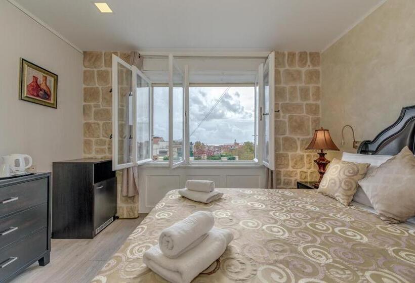 اتاق لوکس با چشم‌انداز شهر, Metropole Luxury Rooms