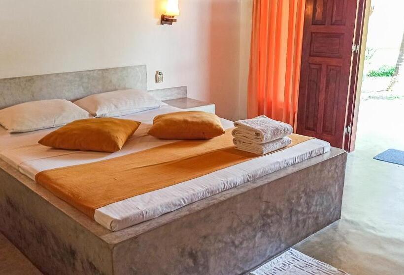 Хижина, Lagoon Paradise Beach Resort