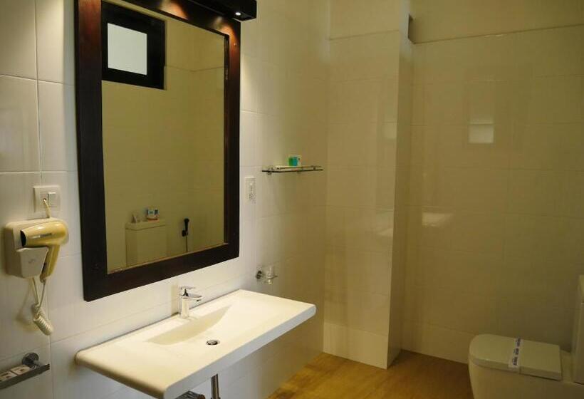 Номер Deluxe с Балконом, Lagoon Paradise Beach Resort
