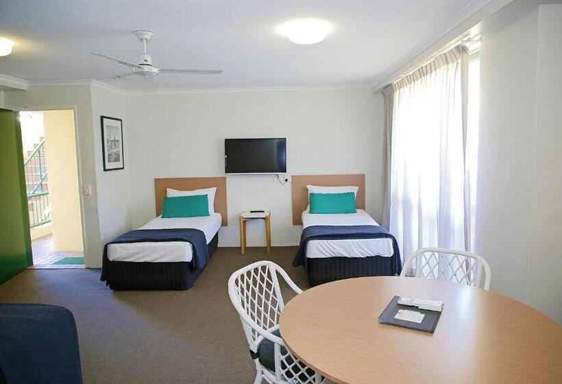 家庭间, Darcy Arms Hotel Motel