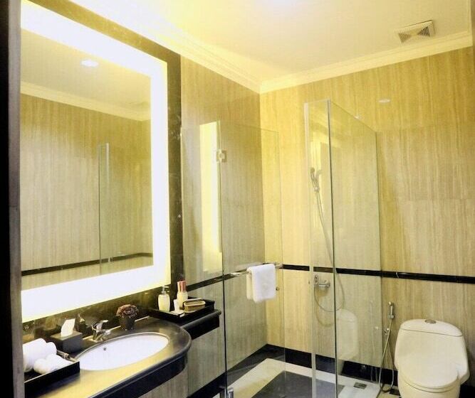 Junior Suite, Adhiwangsa