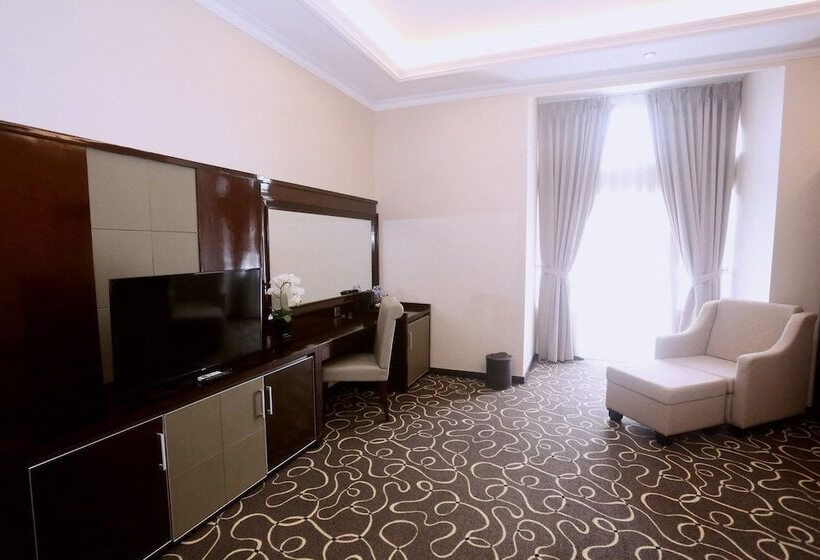 Suite Executivă, Adhiwangsa