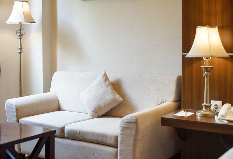 Deluxe Kamer, Adhiwangsa