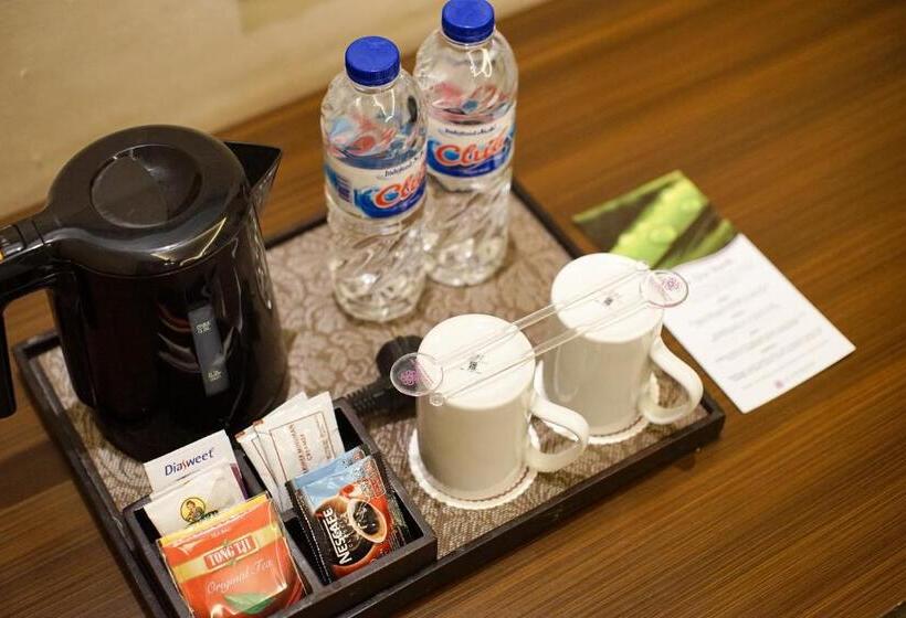 Deluxe Kamer, Adhiwangsa