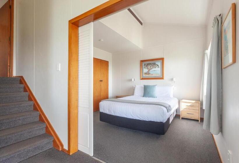 2 Bedroom Premium Apartment Sea View, Pacific Rendezvous Resort