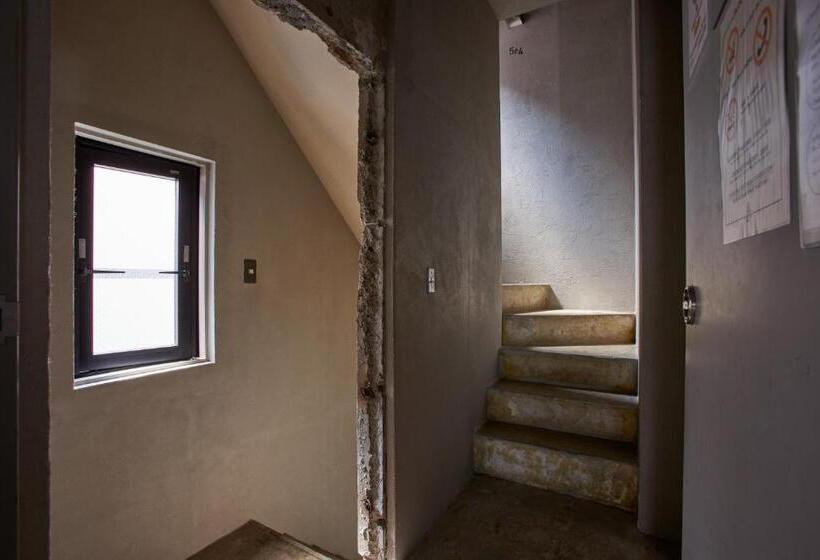 Номер Стандарт, Untapped Hostel