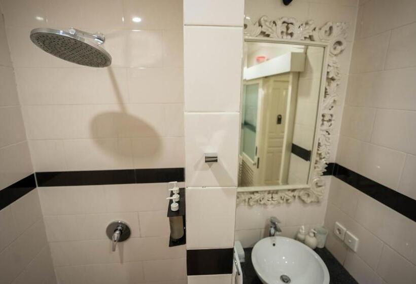 Студия Стандарт, Scallywags Resort