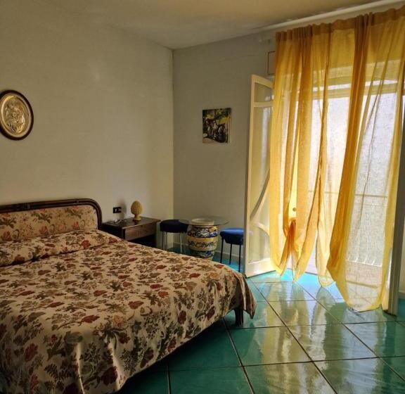 اتاق لوکس با بالکن و چشمانداز دریا, Agriturismo Fuoco D Amalfi Villa Iazzetta