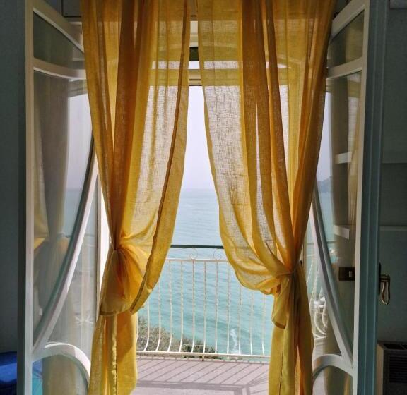 اتاق لوکس با بالکن و چشمانداز دریا, Agriturismo Fuoco D Amalfi Villa Iazzetta