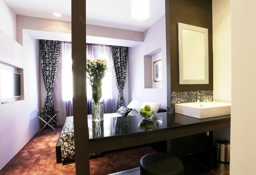 اتاق لوکس, Starlight Luxury Rooms