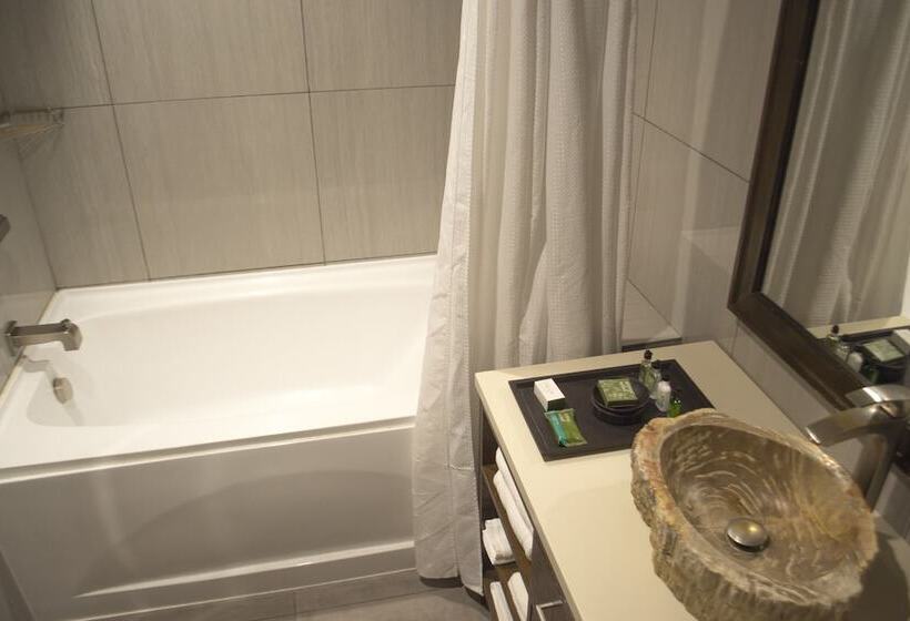 اتاق لوکس با چشم‌انداز دریا, Croc S Resort & Casino