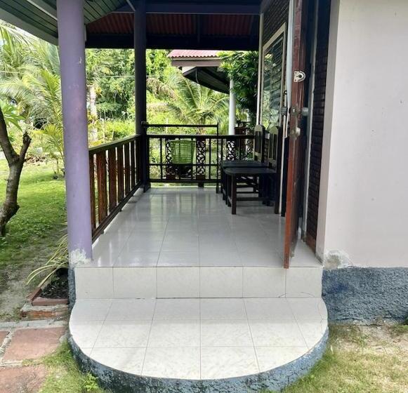 디럭스 방갈로, First Villa Beach Resort