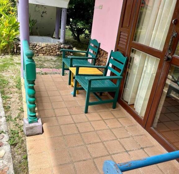 스탠다드 트리플 룸 가든 전망, First Villa Beach Resort